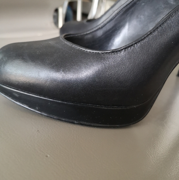 BCBGeneration black leather pumps - Picture 7 of 15